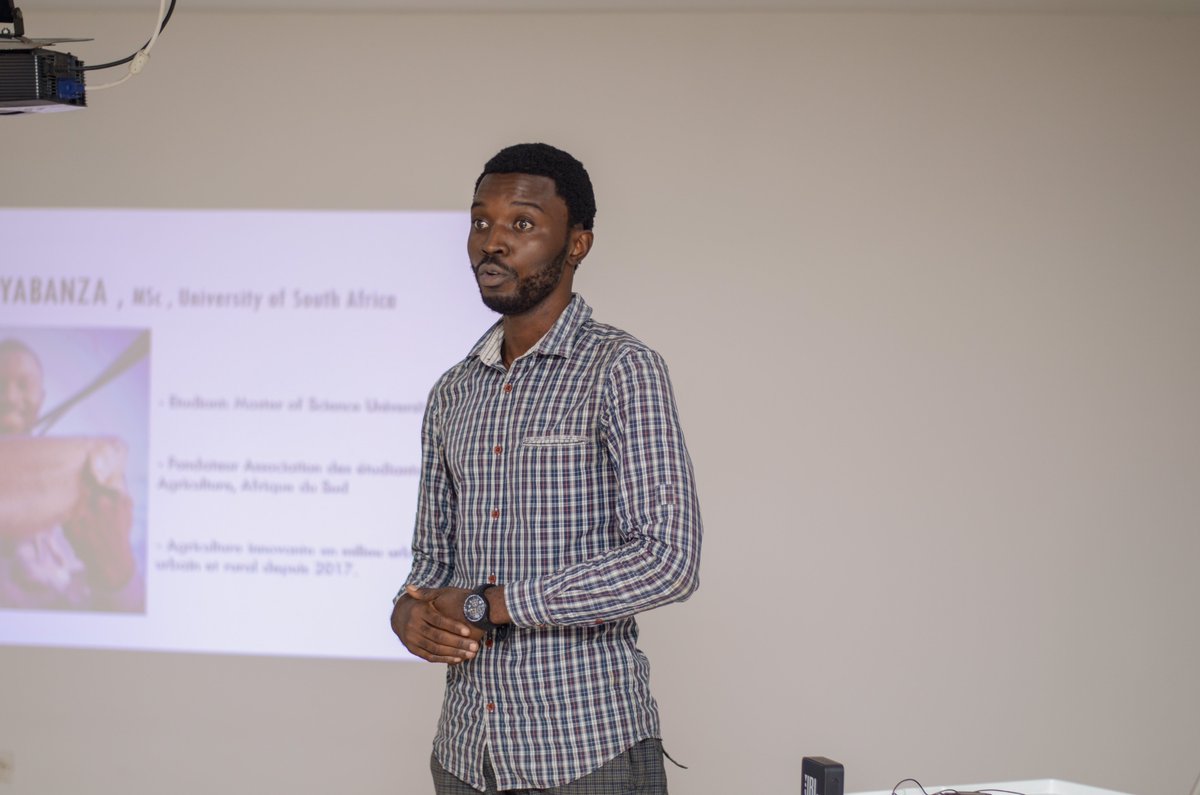 FdsPierreCastel's tweet photo. 👏👏👏Félicitations à Christian SONGWA et Grégory ANGBOMA, les 2 finalistes du #PrixPierreCastel RDC 🇨🇩2020. Ils présenteront leur projet le 06 Juillet 2020 devant le Grand Jury de Bordeaux, présidé par M. Pierre Castel.
https://t.co/sTVq8d8Vsz https://t.co/3fMs3RGnwF