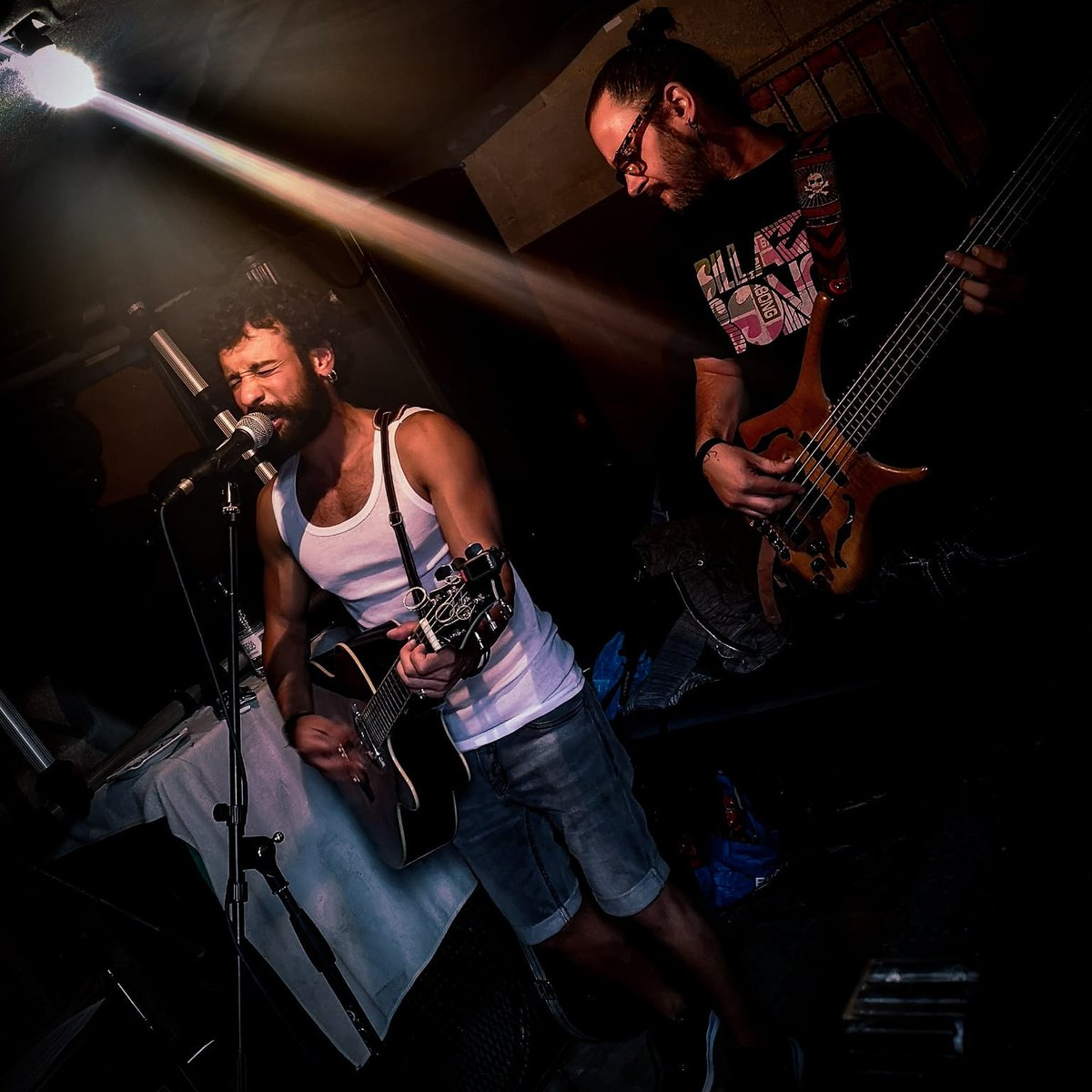ivan_vaf's tweet photo. Esto va cogiendo forma!!!
#warwick #warwickinfinity #ensayo #losperfectosfarsantes #adrianmurciano #bassporn #bass #guitar #acustic #bajista #bassplayer #proyecto #musiclive #musicians #pop #country #rock #ensayos #asturias #gijon #ashdown #littlegigant #bugera https://t.co/fLdyHnwWWX