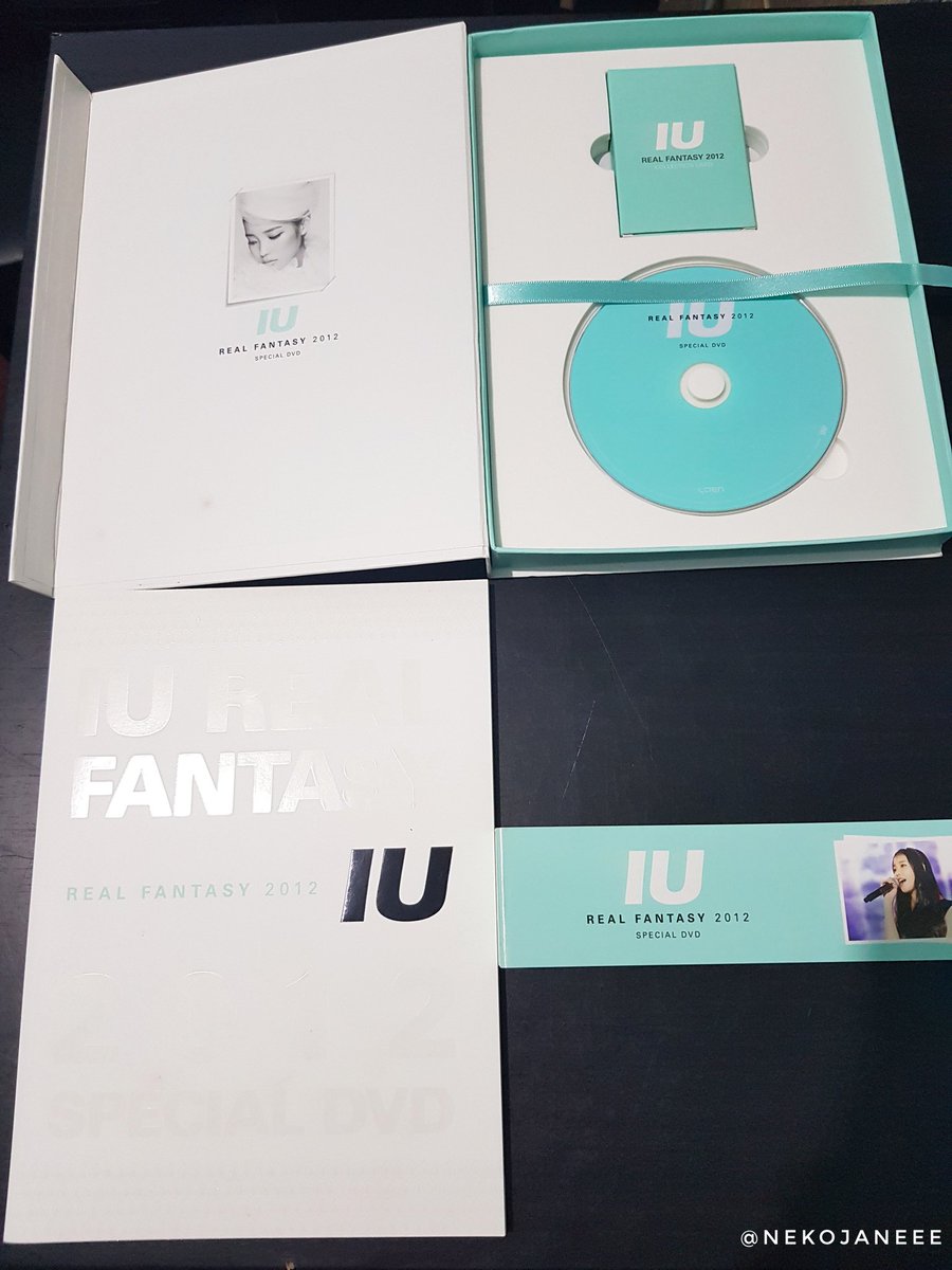 REAL FANTASY CON DVD. My mom accompanied me to trinoma to claim this and she even had a small talk with ate seller and her mom.  Labyu ma!  P.S. She only accompanied me. I never asked my parents to pay for my merchs. I save it from my allowance. 