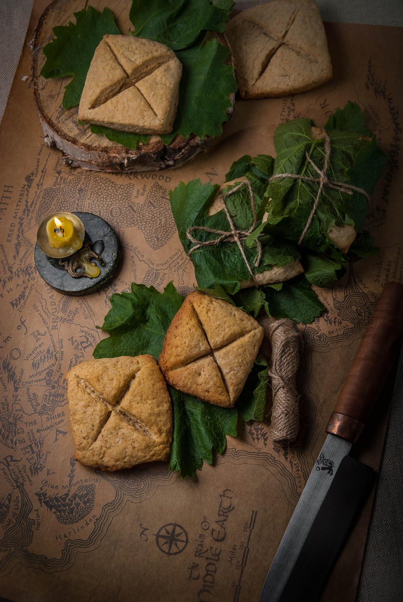 лембас эльфийский. лембас эльфийский дорожный хлеб. хоббиты и лембас. лембас властелин колец. лембас.