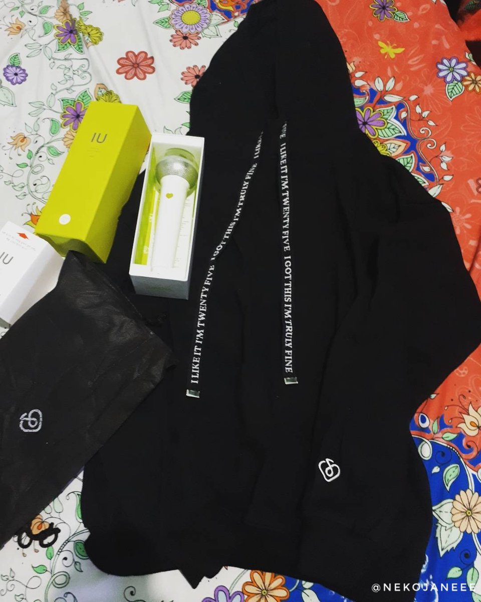 LS VER 1 & PALETTE HOODIE. I originally want the powerbank but it's not available due to shipping issue so I just availed a ls instead. Sa hoodie, ang galing po mang-salestalk ni  @ShawingSwag!!! 