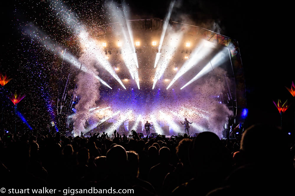 Digging through my photos for a client job and happened upon my <a href="/BDsfestival/">Beautiful Days</a> folder from 2018. So sad that there won't be one this year but back stronger in 2021! <a href="/Manics/">Manic Street Preachers</a> <a href="/levellermark/">Mark Chadwick</a>