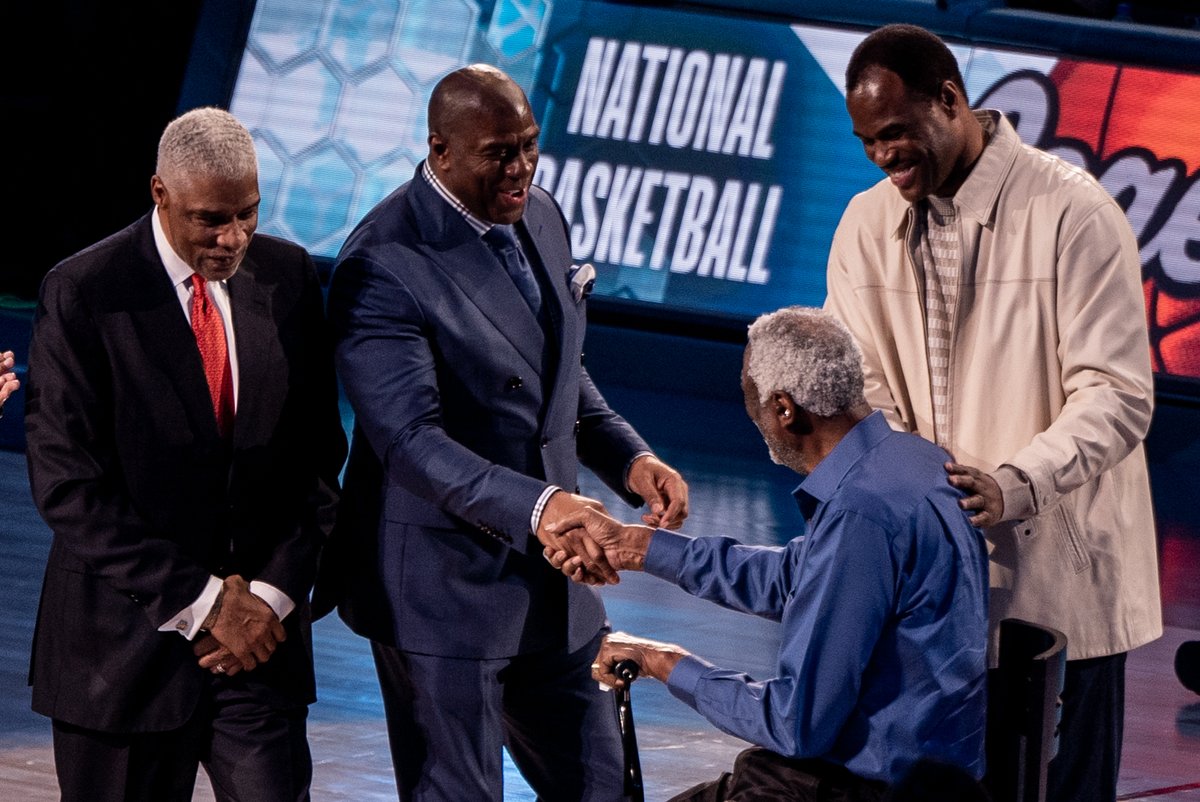 Yaşayan efsanenin bu konudaki duruşunun değişmesi içinse tam 44 yıl geçmesi gerekiyordu. Çünkü HOF komitesi 2019'da lige girişinden ancak 69 yıl sonra ilk siyahi NBA oyuncusu Chuck Cooper'ı HOF'a kabul etti. Russell da bu olay üzerine yüzüğünü 2019'da 85 yaşında parmağına taktı.