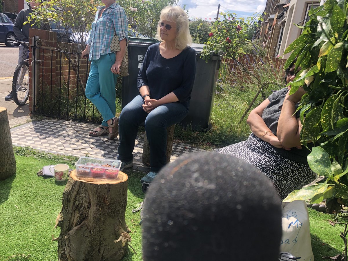 Annareporting's tweet photo. Here’s Mary from the new Bounds Green Foodbank talking to the neighbours yesterday @middleagedminx @BBCRadioLondon #Londonteaat3 #annainhermanor https://t.co/c2glkwhVmt