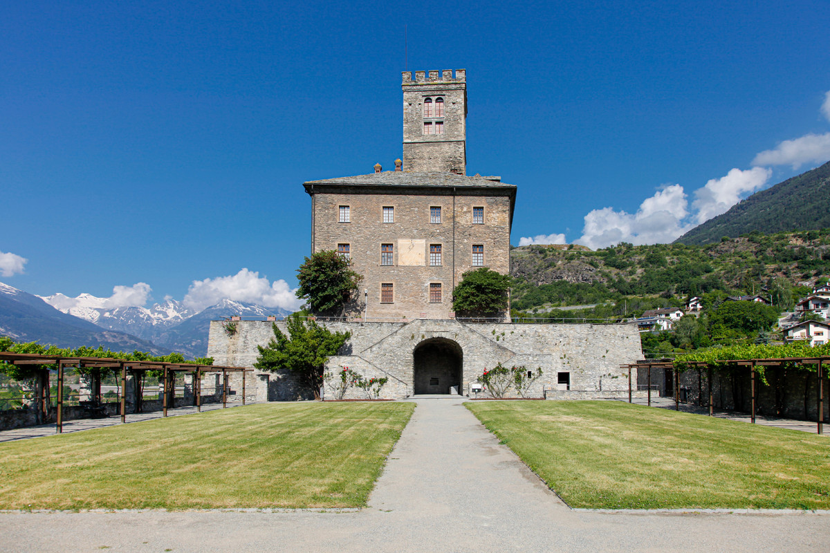 CultureVdA's tweet photo. AVVISIAMO che #domani #giovedì #18giugno il #CastelloReale di #Sarre resterà #chiuso per riprese televisive.
Grazie!
@Valle_dAosta https://t.co/zR8Ol2nYfE