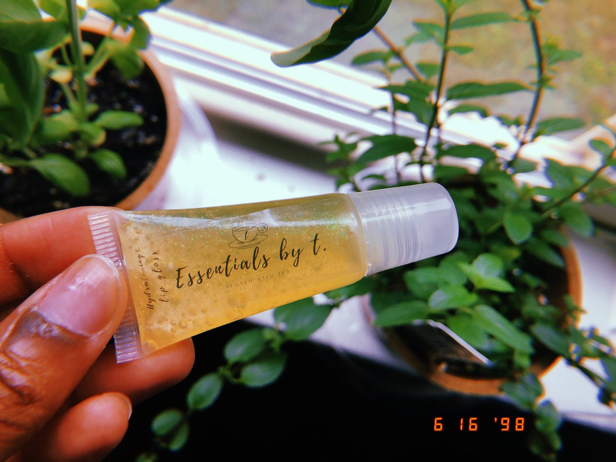 essentials_wtea's tweet photo. Essentials with tea sells mini glosses for only $2.50. Our formula is non-sticky and made with Avocado oil, Grapeseed oil and Castor oil (infused with tea)

RT to spread the word 
#BlackOwnedBusiness #blackowned 
https://t.co/5jKDHeufE0 https://t.co/6JmPGqTVmW