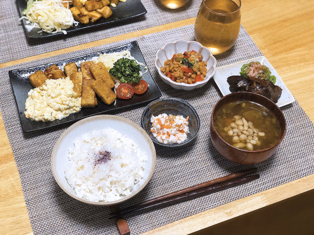 手取り15万夫の専業主婦が本気出した月食費1 5万円の食卓が豪勢 この品数は凄い 見た目の彩りもよい 他 Togetter