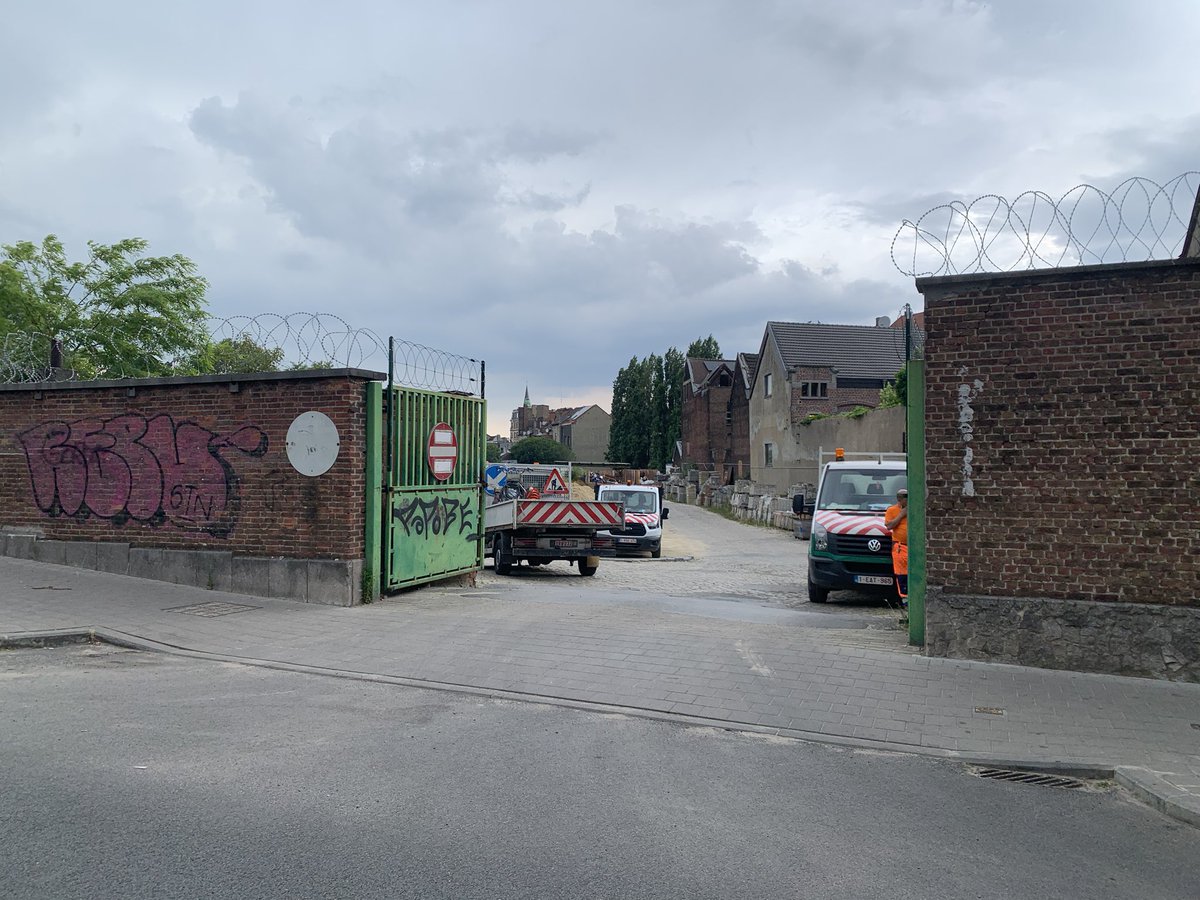 citizen_garden's tweet image. I’ve been found! Here at the communal waste place. They brought me here at 5am. They had to be 5 people to take me. What a waste (of time). Unbelievable.