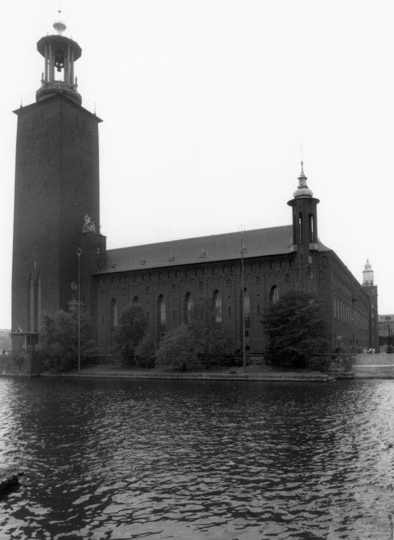 The City Hall was designed by Stephen Rowland Pierce and Charles Holloway James. They were inspired, as many were at this time, by Scandinavian Romantic Nationalism. Things like Stockholm Town Hall and Concert Hall (Atkinson was probably inspired by the Haymarket in front)