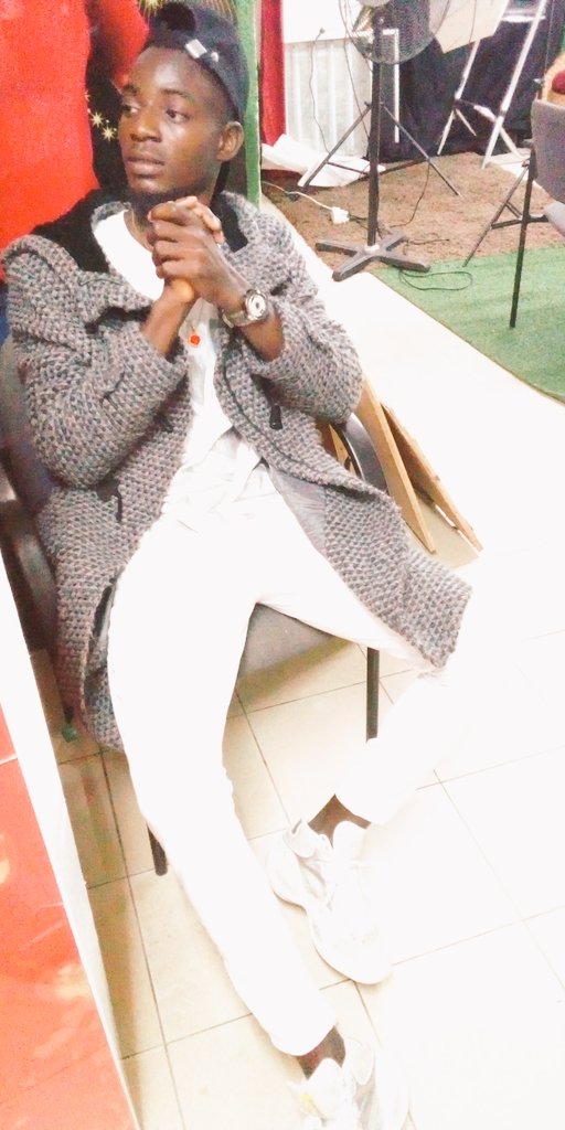 HtaggerP's tweet photo. Slt a tous ici l'artiste htagger premium https://t.co/Ew9srWVzET