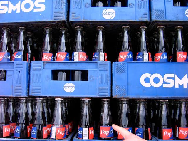2. POP COLA - A legitimate challenger to the Coke-Sprite-Royal empire along with Sarsi and Cheers Orange. Tapos biglang naging Coca-Cola na din sya. You're supposed to beat them, not join them!