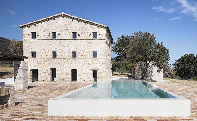 Le Marche Villa in Italy
Nos dejamos seducir por el verdadero #luj italiano😍
<a href="/WelcomeBeyond/">Welcome Beyond</a> 
.
.
.
.
.
.
#decoracion #decoraci #deco #interiorismo #interiordesign #hogar #design #homedecor #decor #decoration #home #arquitectura #decoracioninteriores #muebles #odeinteriores