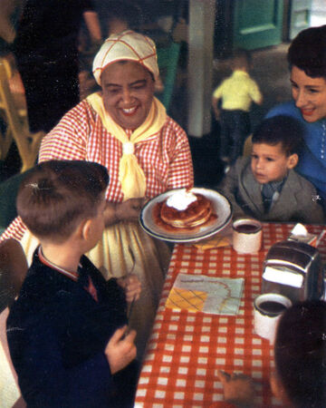 7. Those real life portrayals continued for a long long time. You can see this at the Disneyland Aunt Jemima Pancake House especially, which operated from 1955-1970. There you could get a pic with a real life Aunt Jemima played by Aylene Lewis.