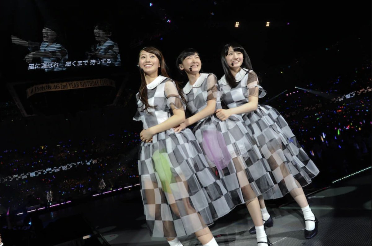 43 ⊿ Oide Shampoo [MV & Perf. Costume]In an interview with So-En, Sayurin talked about how she liked the girlish flare and womanly pattern of the dress and how it really suited their image. Individually the dress is cute, and as a group it's calming. https://twitter.com/korobizaka/status/1272236960455757824?s=20