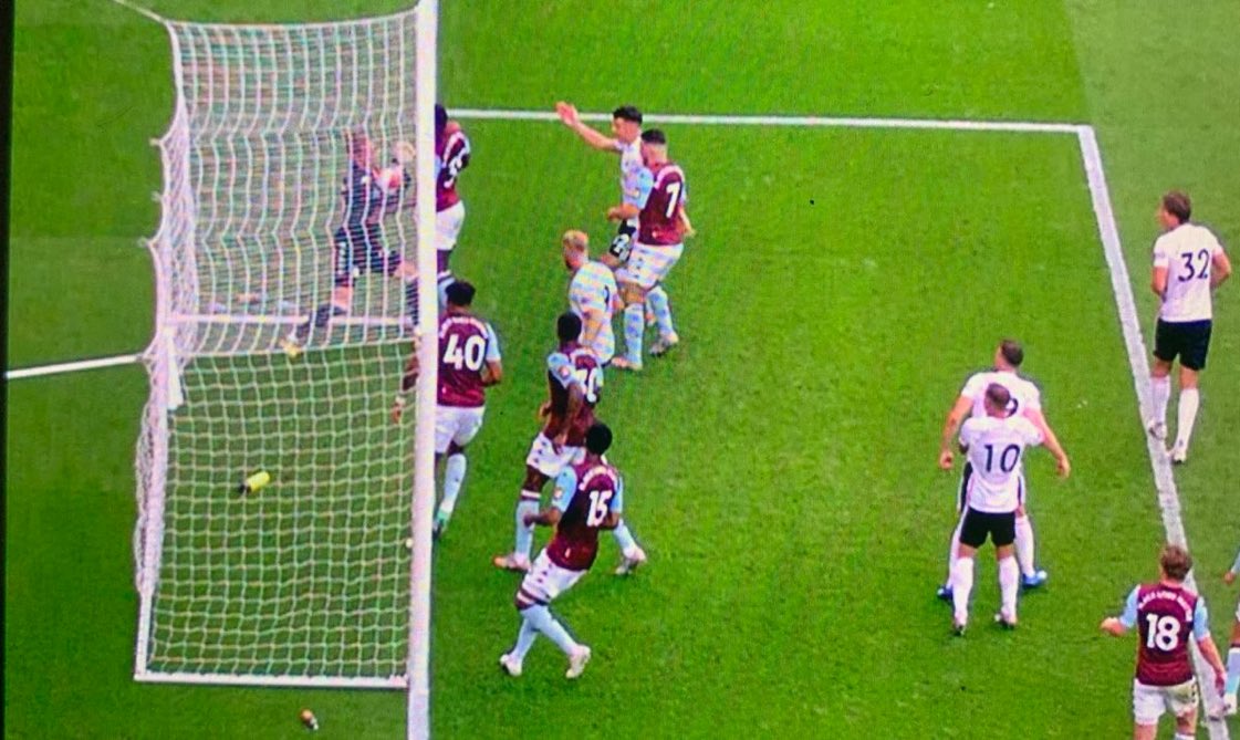 e_footballnet's tweet photo. Ball appeared to cross the line but referee and goal decision system says NO GOAL 🤷🏼‍♂️ #AVLSHU #AVFC #SUFC https://t.co/L7y9jbDvf5