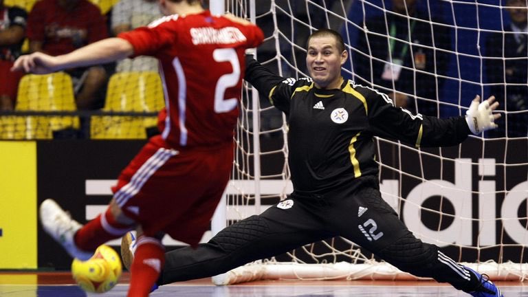 The last few decades have seen a revolution in the techniques used to stop 1v1s. Old school GKs would only use:Engage & ReactorEngage & SmotherNow mainly due to the influence of  #Futsal, GKs often use the 3 other techniques.But are these modern strategies actually better?