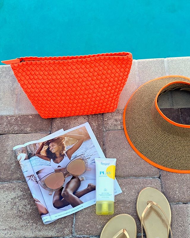 Bright, mood-elevating accessories for the win.  Loving summer neons!⁠
.⁠
.⁠
.⁠

📸 instagram.com/p/CBi6QyRnrrD/ via tweet.photo