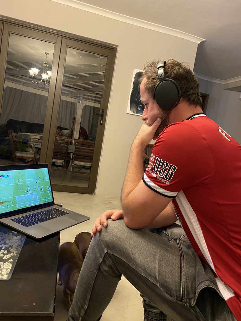 TheNormalNick's tweet image. Goal line tech is social distancing...
@SheffieldUnited #TwitterBlades #SUFC