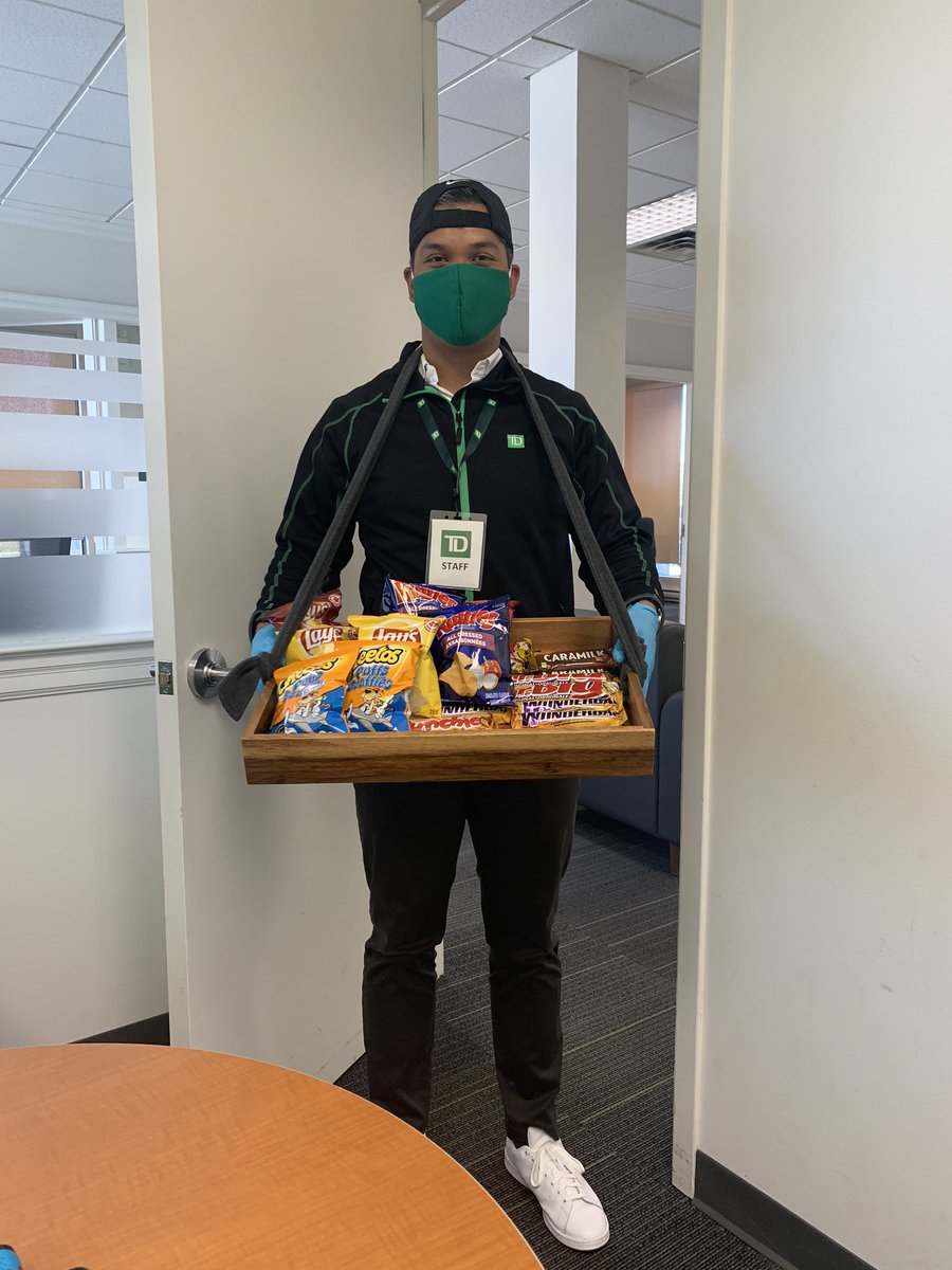 It’s the 7th Inning Stretch here at 391! 📣⚾️“CHIPS HERE! Get your chips here!”⚾️📣  A special delivery from our amazing BM for #EmployeeAppreciationWeek! #SportsDay #EAW #GreatestTeam @MartinK_TD @NeilR_Durham @scott_belton