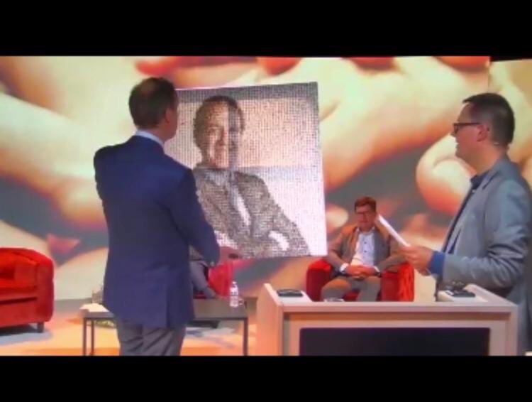 UNIZOvzw's tweet image. UNIZO wuift voorzitter Karl Verlinden  uit met zeer grote dankbaarheid namens alle ondernemers en medewerkers, en met een ereteken en erkenning als ere-voorzitter!
Bedankt voor alles Karl!