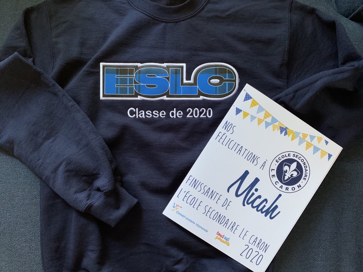 Les finissants et les finissantes de Le Caron ont reçu ce matin un beau souvenir livré par les membres du personnel tout en respectant la distanciation