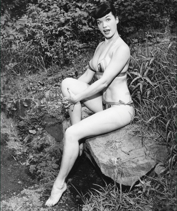 The Queen in her happy place 🌿☀️🌳

#bettiepage #pinup #outdoors #naturelover #pinupqueen #motherearth