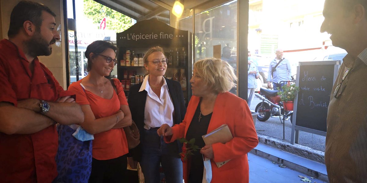 [Un Jour, un Quartier 🏘] 
Pont de l’arc

📣 Cet après-midi, j’étais accompagnée de mon équipe à la rencontre des commerçants et des habitants du Pont de l’Arc.

Je vous remercie pour cet accueil. 💙🧡

#maryse2020 #lapassiondaix #municipales2020