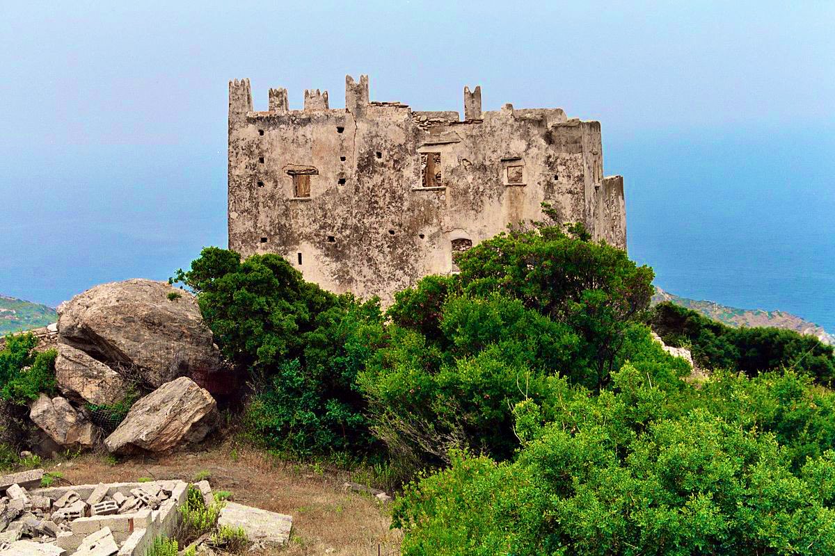 The Byzantine period was marked by instability across the Cyclades. The Venetian admiral Marco Sanudo took control after the 4th Crusade & established the Duchy of the Archipelago.The islands fell to the Ottomans in the 1530s+, but Venetian architecture still abounds! ~el 9/