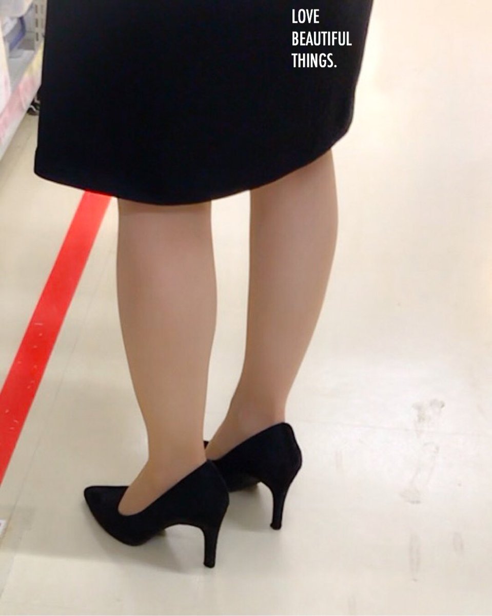 love_b_things's tweet photo. 美しき #黒パンプス が似合う 美しき #natural_legs が好き。

#オリ画
#黒パンプス
#黒ハイヒール
#OLさん
#ナチュラル
#ベージュ 
#ヒール音
#love
#beautiful
#things. https://t.co/AHwhrqrskV