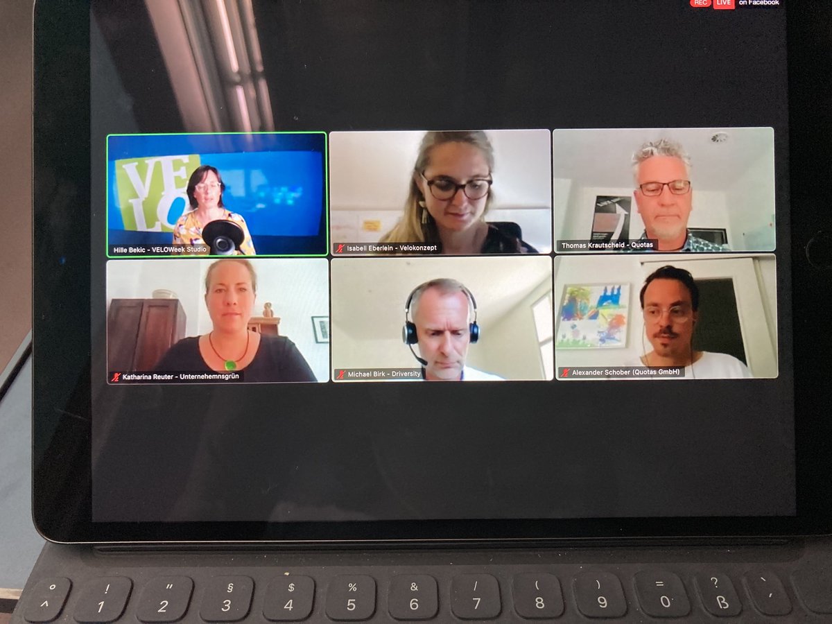 #VeloWeek - diese Woche ein ganz neues Format, natürlich digital. Es tut gut, dass während der Pandemie und all unseren Themen DAS Thema #Mobilitätswende nicht unter den Tisch fällt. Danke an ⁦⁦<a href="/izzyBerlijn/">Isabell Eberlein</a>⁩ und allen Mitwirkenden.
