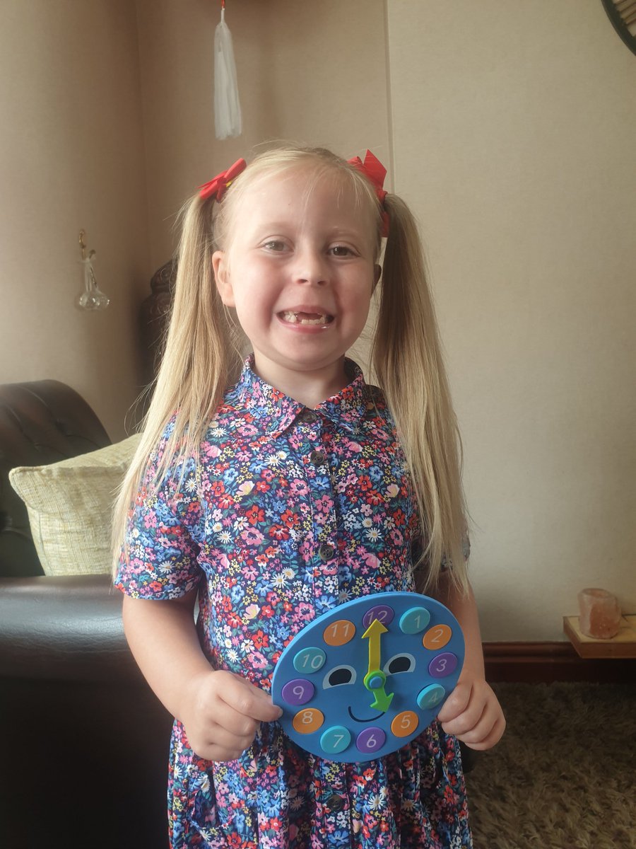 DelliusEmma's tweet photo. Learning about Seasonal changes, time and how to keep our teeth healthy after one if Esme's fell out this morning.
@otterSomervill1 
@SomervilleCH44 
#SomervillePrimHomeLearning https://t.co/n1fGSqvCM1