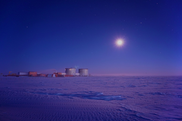 esaspaceflight's tweet photo. Around the world in one live: join @NatGeo's Instagram live this afternoon starting at 17:15 CEST as explorer @deandradeuf connects with @esa-sponsored doc Stijn Thoolen at Concordia station in #Antarctica 🇦🇶 and 6 other continents to discuss #ecosystems https://t.co/KOcvchbfk4 https://t.co/ilgvopQK6D