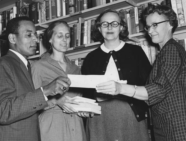 My co-panelist  @marksouther & I have pondered the continuity between those efforts and similar, more sustained interracial mobilizations in suburbs like Shaker Heights & Cleveland Heights ...(4/7)