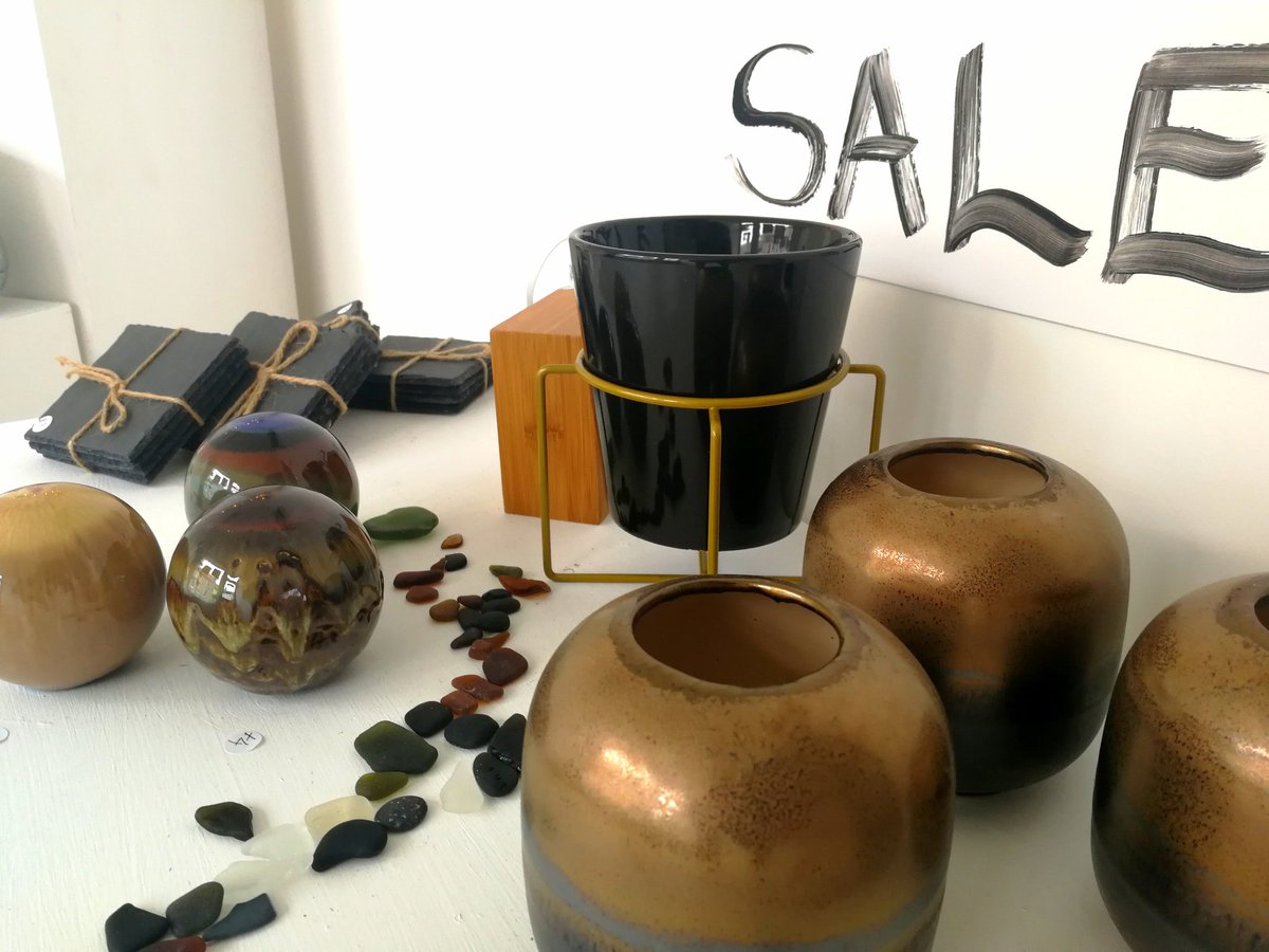terrace_gallery's tweet photo. To coincide with the @snowbunting online sale we have a few of their beauties in the gallery this week at reduced prices...

#sale #homedeco #planters #bowls #clocks #coasters #slate #bronze #ceramic #smallgallery  #penryn #cornwallliving https://t.co/v4atYfvzNn