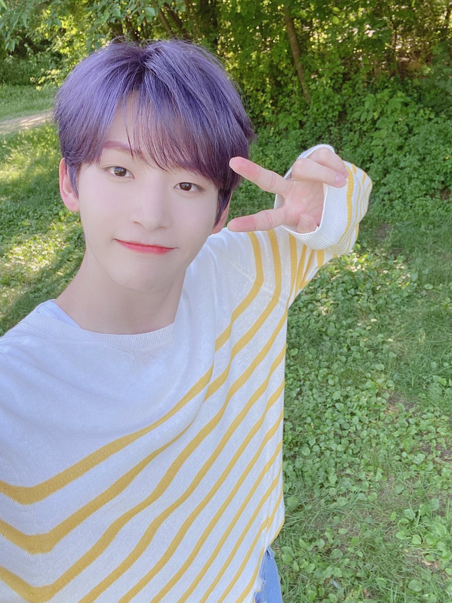 CRAVITY_twt's tweet photo. 러비티!!❤️드디어 오늘 cloud9 뮤비가 공개되었어요!! 기념으로 선물 투척!! 내일 만나요!!🤩🎊☺️🥳
#크래비티 #정모 #러비티 #cloud9 #선물 #내일_만나요 #보고싶었어요 https://t.co/UCvIm1rtCr