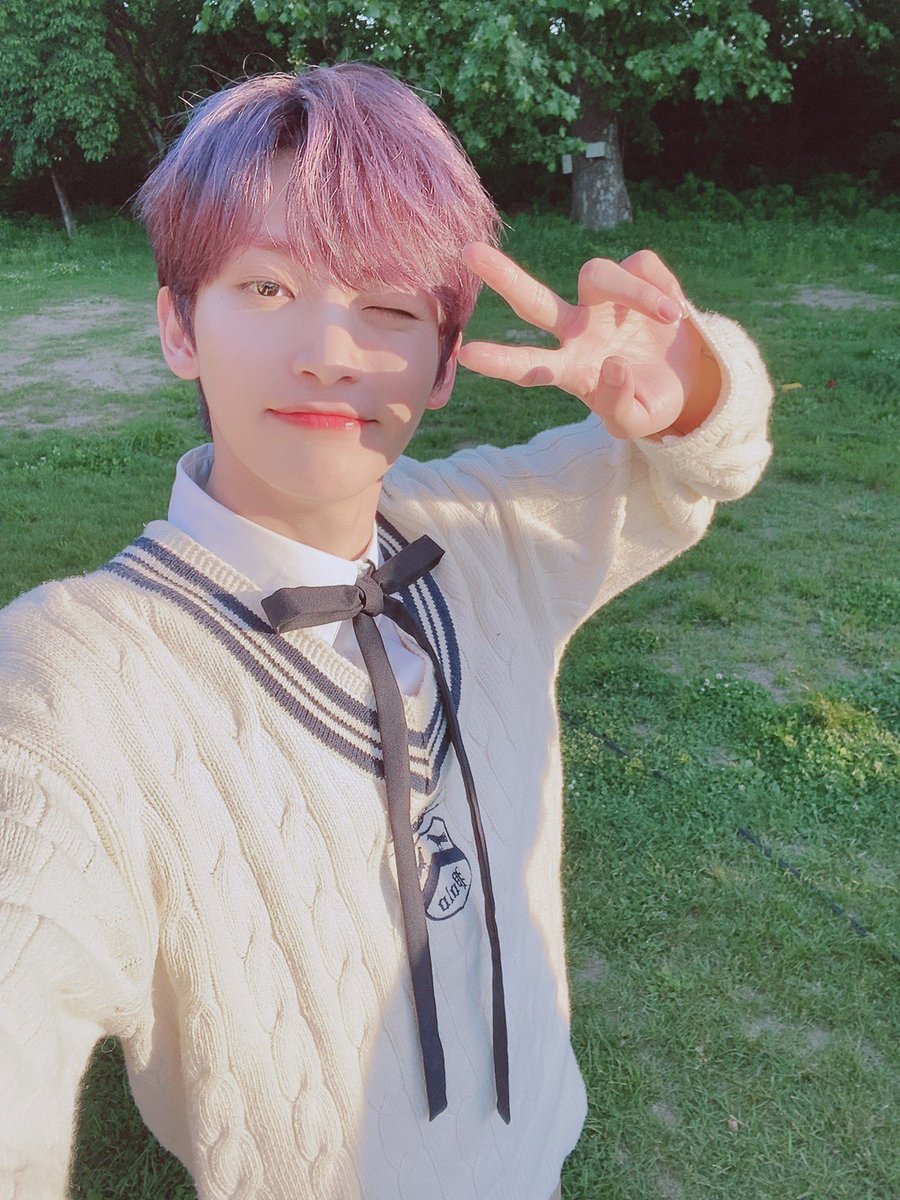 CRAVITY_twt's tweet photo. 러비티!!❤️드디어 오늘 cloud9 뮤비가 공개되었어요!! 기념으로 선물 투척!! 내일 만나요!!🤩🎊☺️🥳
#크래비티 #정모 #러비티 #cloud9 #선물 #내일_만나요 #보고싶었어요 https://t.co/UCvIm1rtCr
