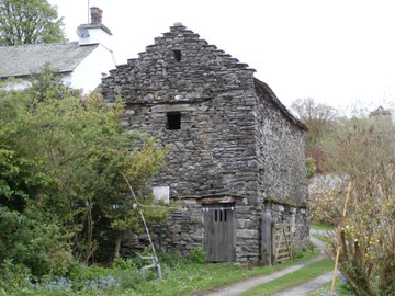 Have you ever noticed crow-steps when you have been exploring #Cumbria? It is used as decoration, as well as a convenient method for finishing stone or brick courses #CurvyGableWeek #VirtualVernacular #vernacular #vernacularbuildings #heritage