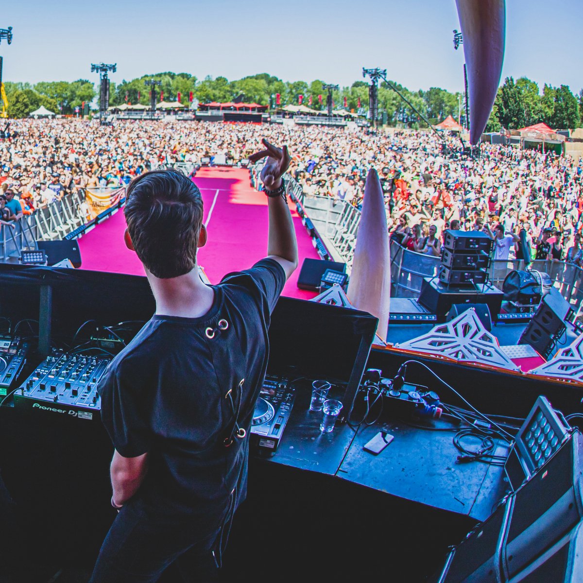 DVTDMGMT's tweet photo. #defqon1 at Home!🎪 Happy @devinwildnl @dbstf @djtheprophet @ghoststorieslive and @keltekmusic are part of the alternative form of @defqon1 2020 
#defqon1 #defqon2020 #defqon1athome #devinwild #dbstf #djtheprophet #ghoststorieslive #keltek #dvtd #hardstyle https://t.co/KZYA9JH0Pb