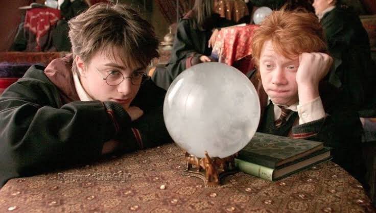 OrientBcn's tweet photo. SABÍAIS QUE...

durante el rodaje de las películas de Harry Potter, en Hogwarts los jóvenes actores aprovechaban para hacer sus verdaderas tareas de clase para conseguir un mejor ambiente escolar🤔

#HarryPotter #JKRowling https://t.co/r8vKXwinp3