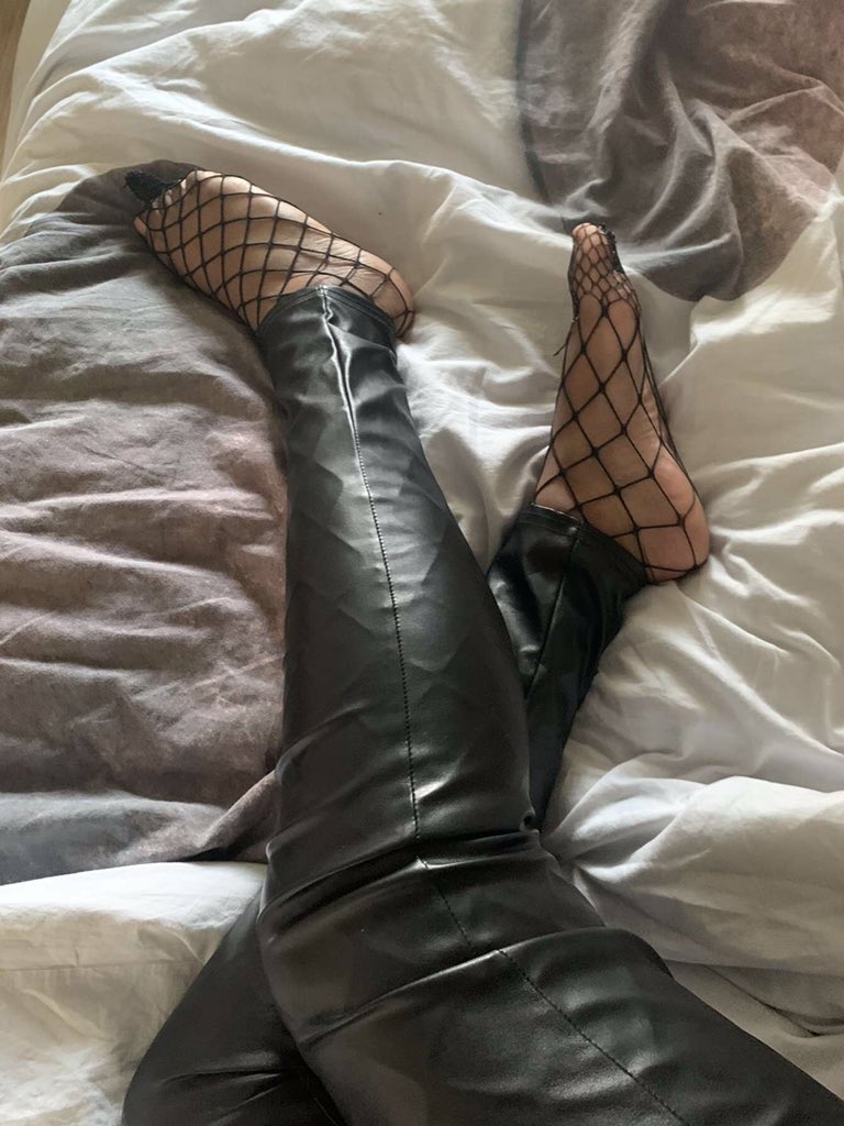 domandmaster's tweet photo. frotter la petite chose que tu as sur mes magnifiques jambes ne serai ce pas fantastique 😏? je pari que tu ejaculerai au bout de 10 sec 😒😭

rub the little thing you have on my beautiful legs wouldn't it be fantastic? I bet you will ejaculate after 10 sec

@RTfindomfeet https://t.co/cmZeU3INC7