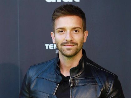 "Siempre he luchado contra cualquier expresión que vaya en contra de cualquier libertad. Hoy quiero que mi grito se haga un poco más fuerte y tenga más valor y peso". El cantante Pablo Alborán ha confesado en su cuenta de Instagram que es homosexual. #TuRitmo