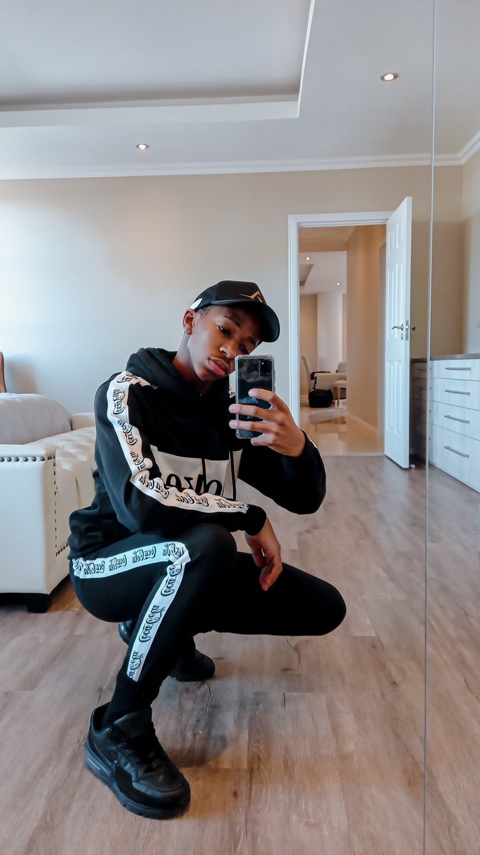 lasizwe's tweet image. Bo Sweedie! I’ve collaborated with @SamsungMobileSA to give away 31 #GalaxyA31 phones EVERY day for 31 days!! 🙌🏾🙌🏾 All you have to do is join in on my #GalaxyA31DayChallenge at 13:31 daily, starting tomorrow! Good Luck! T’s &amp;amp; C’s apply. #Ad