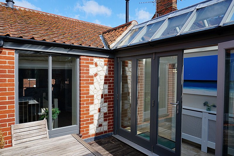 Located in the beautiful town of Burnham Market, this property offers a 2 bedroom, equipped with everything you may need during a stay. The rooftop terrace allows you to enjoy some al-fresco dining in the sunshine, we highly recommend The Old Bakery as your summer retreat!