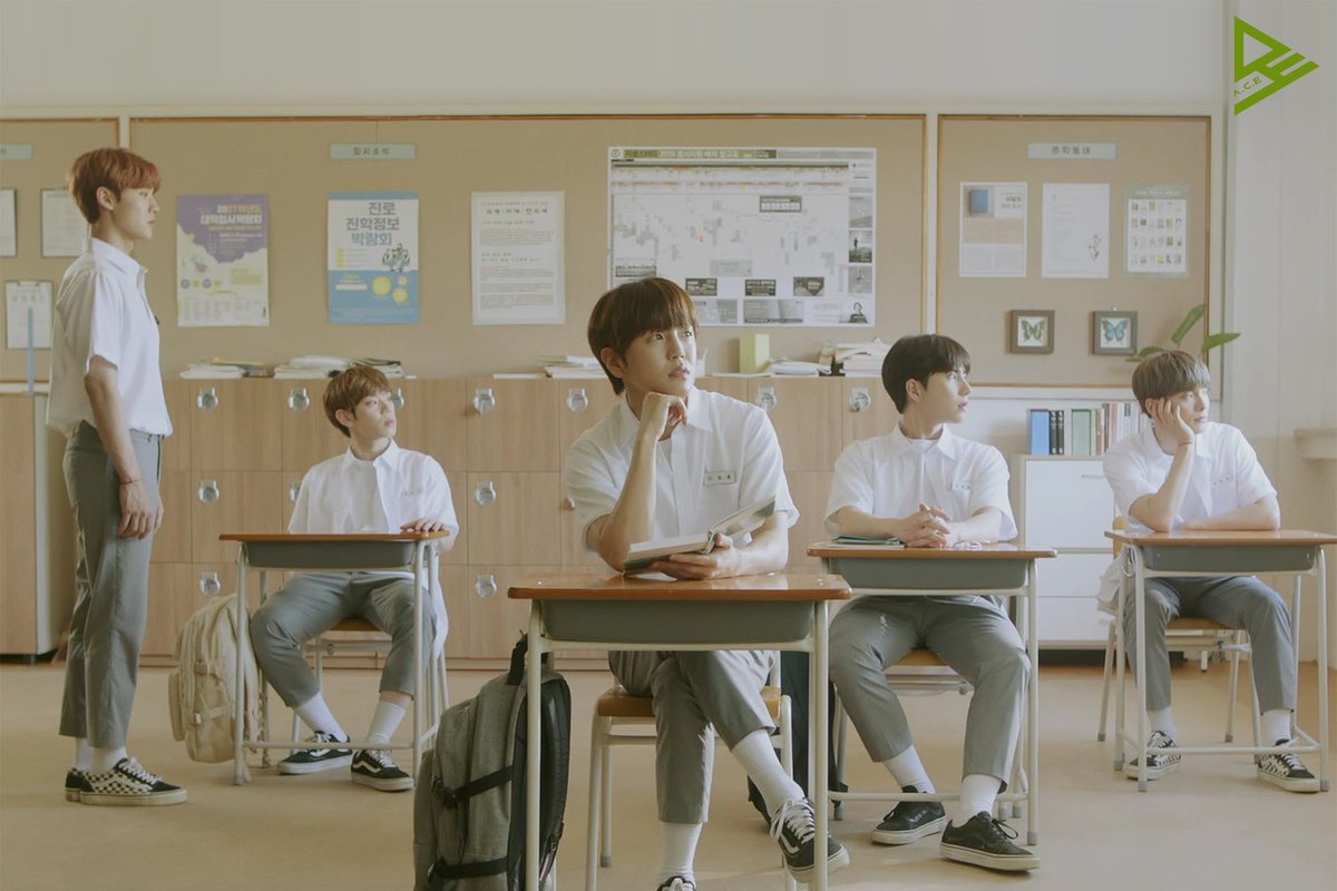 Bot_JD828's tweet photo. Hasta ahora me entero que A.C.E tendrá Comeback. Pensé que estaban promocionando un cover.
@official_ACE7 https://t.co/Zbya1hlZKs