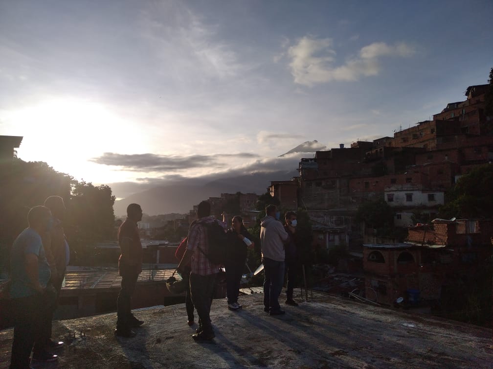 ZonaDDescargaOf's tweet photo. La #Platabanda se desplaza al Barrio Unión comunidad Petareña icono del Padre Jesús Misas Hidalgo 

Te invitamos a ver el #CinePlatabanda 📽 ambientado luz para comunidad de #BarrioUnión #Petare sector #Aguacatico🥑 

 #CineparaTodos

📲 Síguenos en nuestras redes 🚧 https://t.co/HDT9iTBa0y