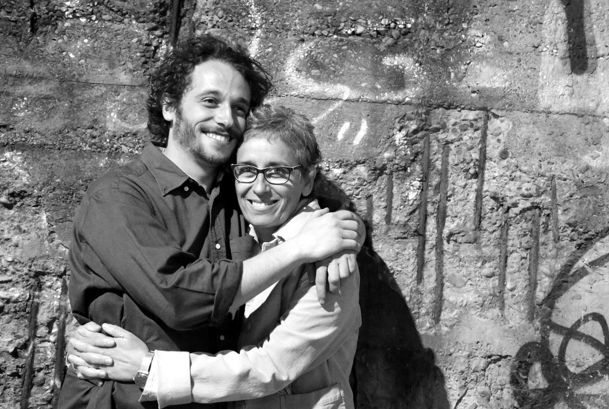 oggi è il compleanno di Costanza 
e da oggi è online lo shop di Algranti LAB
ci è parso molto bellino festeggiare così perché non abbiamo smesso mai, grazie a Pietro Algranti, di sorriderci lavorando, di lavorare sorridendo.
auguri cocchi (mi stramanchi)
algrantilab.it/shop/