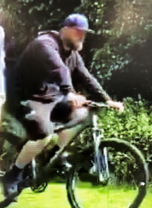 #APPEAL: We're looking to speak to this man following reports three teenage girls were the targets of an indecent exposure in a park in Lichfield earlier this week. Read more for details:
 orlo.uk/IJQFw