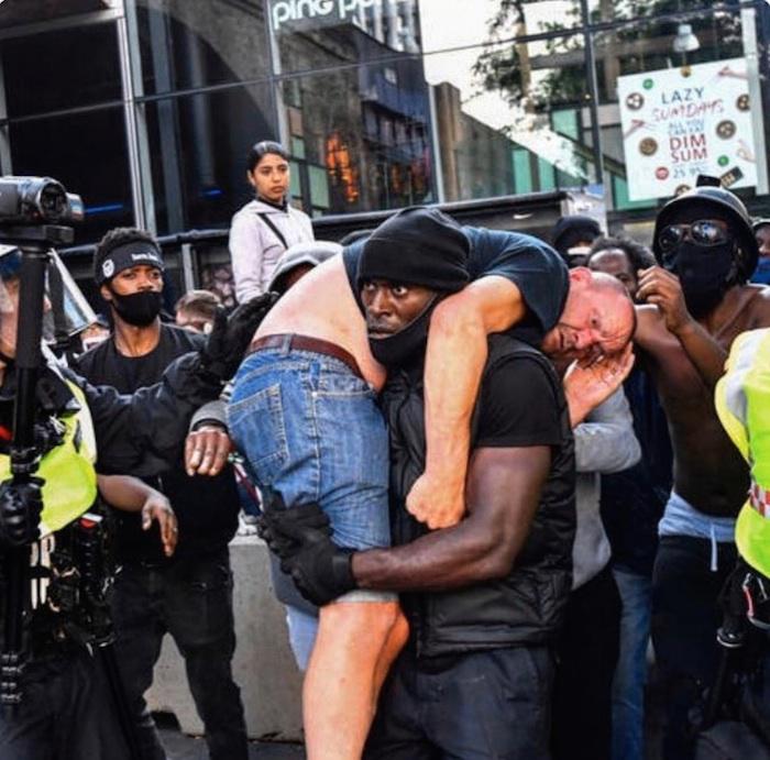 thezakyasin's tweet photo. "I look for the truth told in the most beautiful way.” #Photographer Dylan Martinez captures an amazing image of humanity during a #BlackLivesMattters protest in #London. https://t.co/DWIEn8zk6l