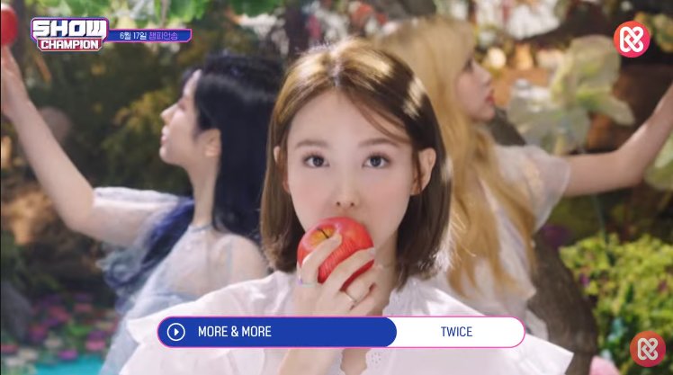 tzulics's tweet photo. [🍭] - 'MORE &amp; MORE' ficou em #1 no Show Champion hoje e conquistou o 6° win da era! 🎉

#TWICE @JYPETWICE
#MOREandMORE6thWin https://t.co/BFeTTfxuAj