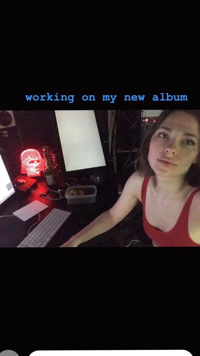 NinaKraviz's tweet photo. https://t.co/59NLKq1Mlx